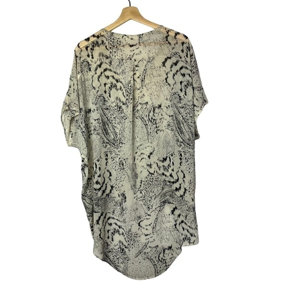 ASTR The Label Ivory & Black Printed Short Sleeve Blouse S - Picture 2 of 4